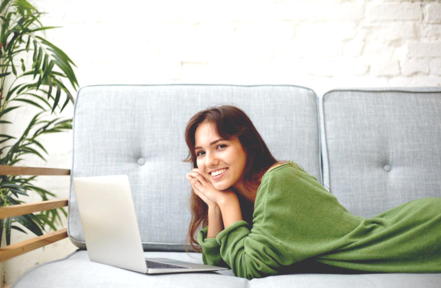 Студенты изучают английский язык в комфортной обстановке